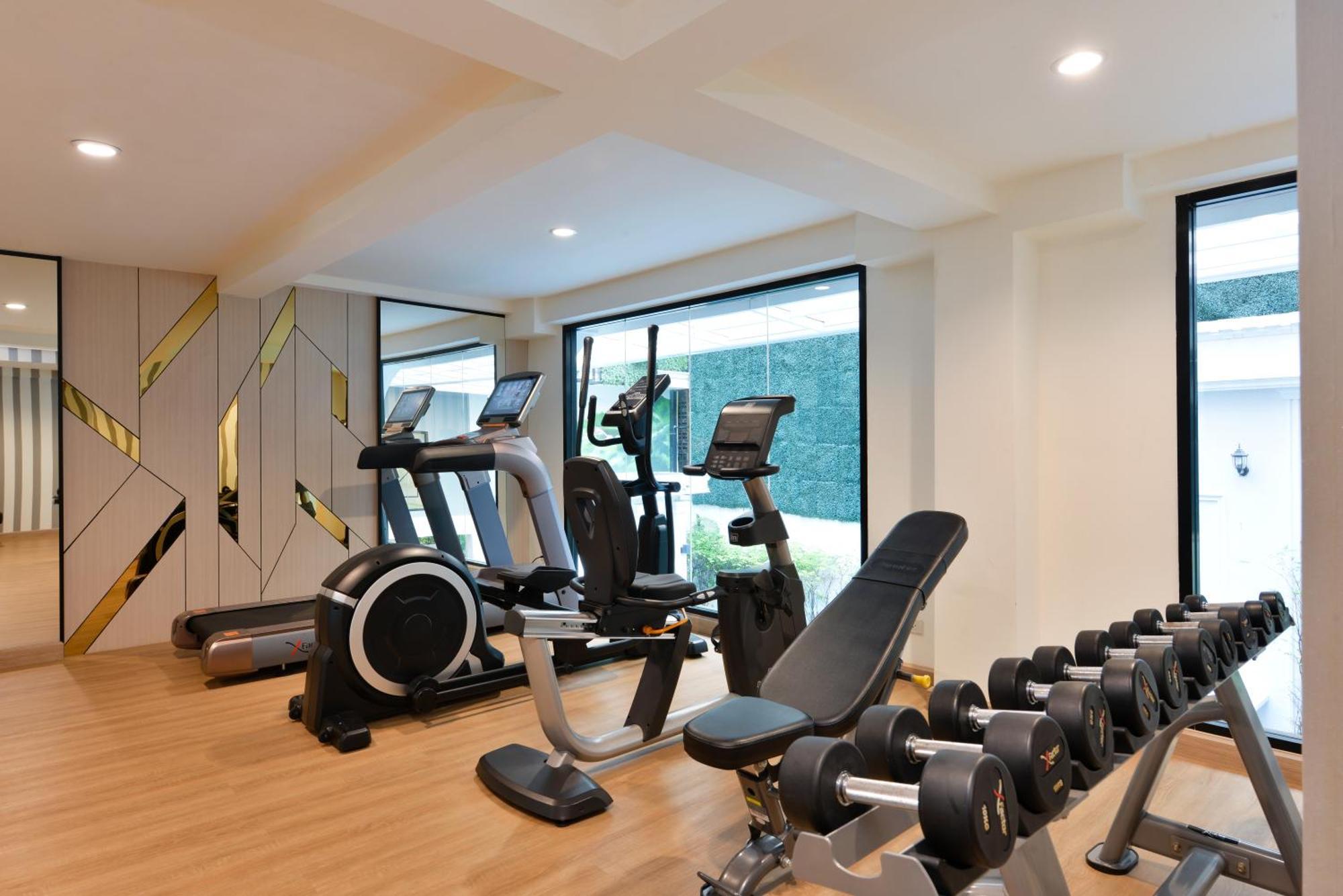 빌라 드 프라나콘 - 를레 앤 샤토 방콕 외부 사진 The gym at the hotel