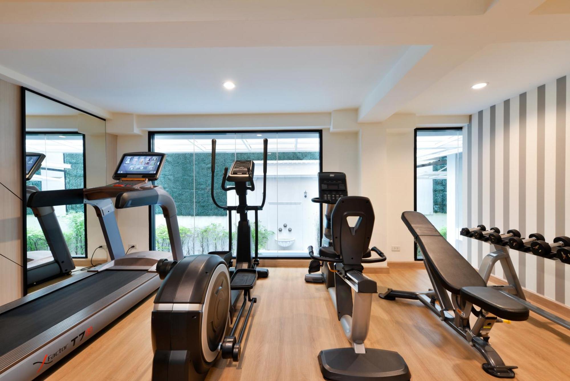 빌라 드 프라나콘 - 를레 앤 샤토 방콕 외부 사진 The gym at the hotel
