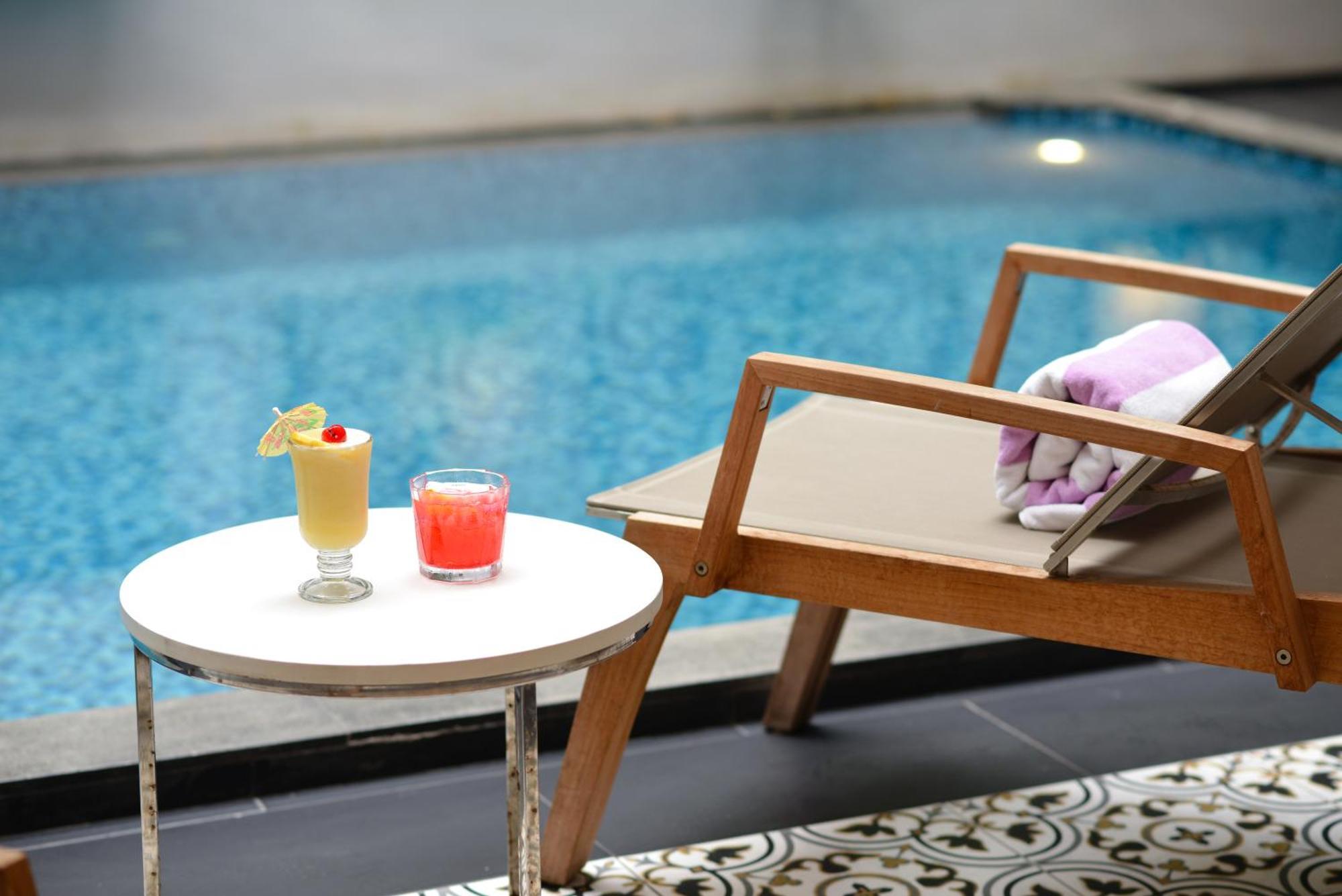 빌라 드 프라나콘 - 를레 앤 샤토 방콕 외부 사진 Swimming pool at the hotel